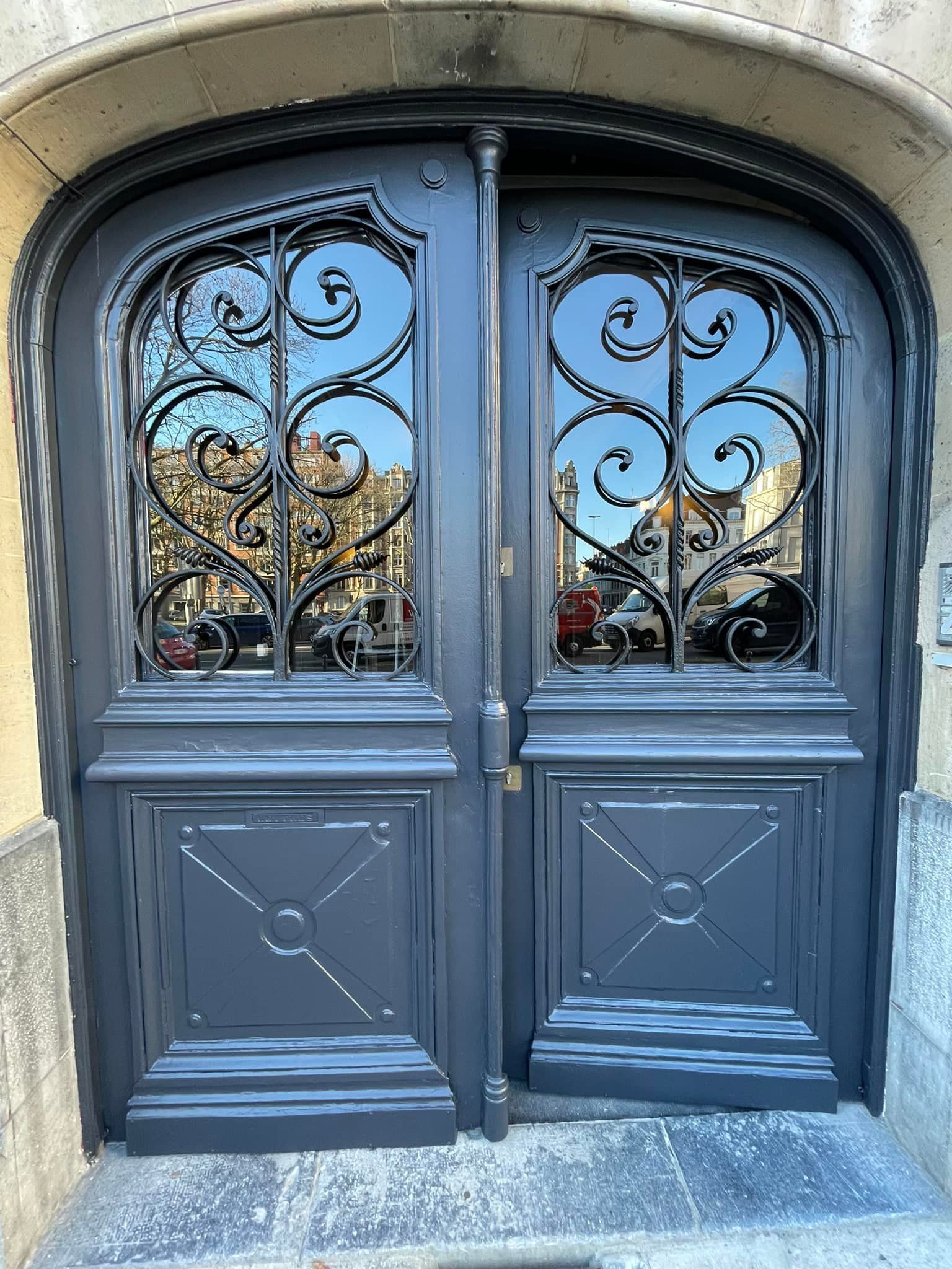 Peinture sur porte d'entrée