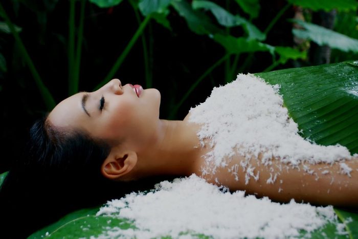 Erleben Sie die entspannende Wirkung einer traditionellen Thaimassage in einer ruhigen Atmosphäre