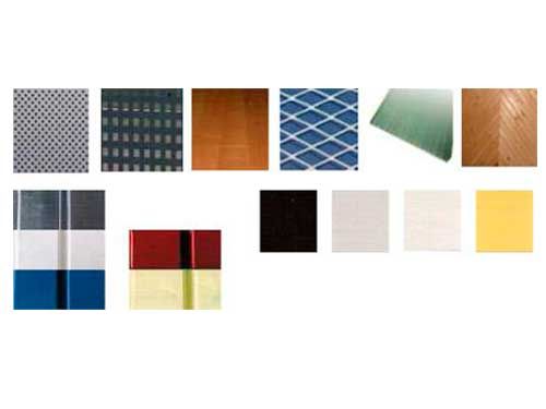 Un montón de cuadrados de diferentes colores sobre un fondo blanco.