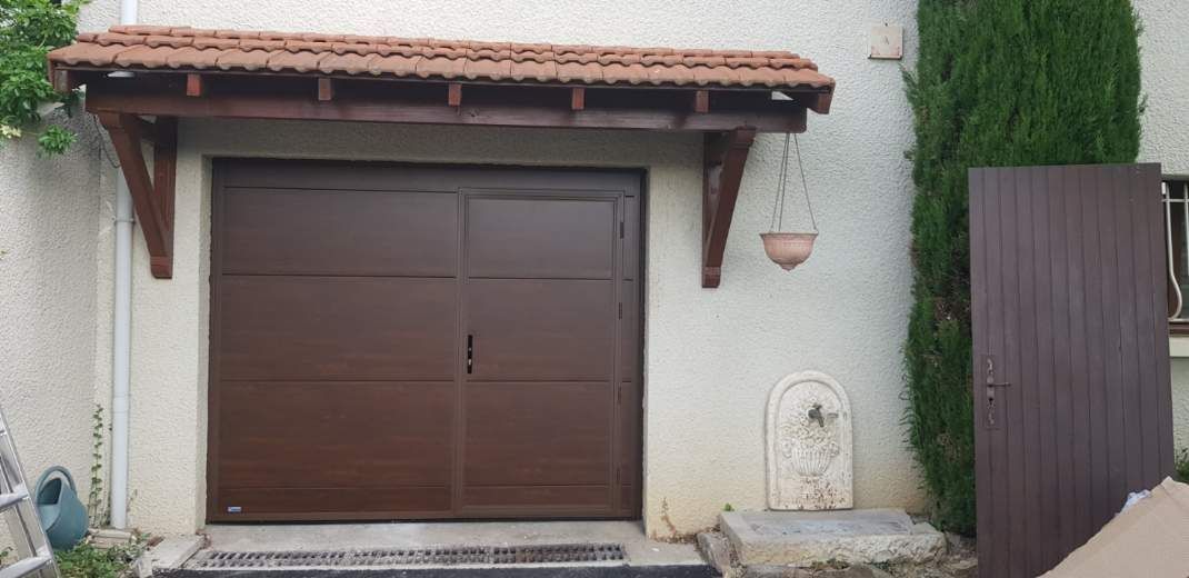 Porte de garage d'une maison