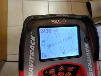 Ein rot-schwarzes Gerät mit der Aufschrift „Ridgid“