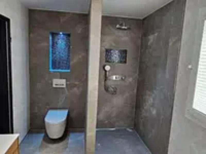 Badezimmer, das von der Kera One GmbH renoviert wurde