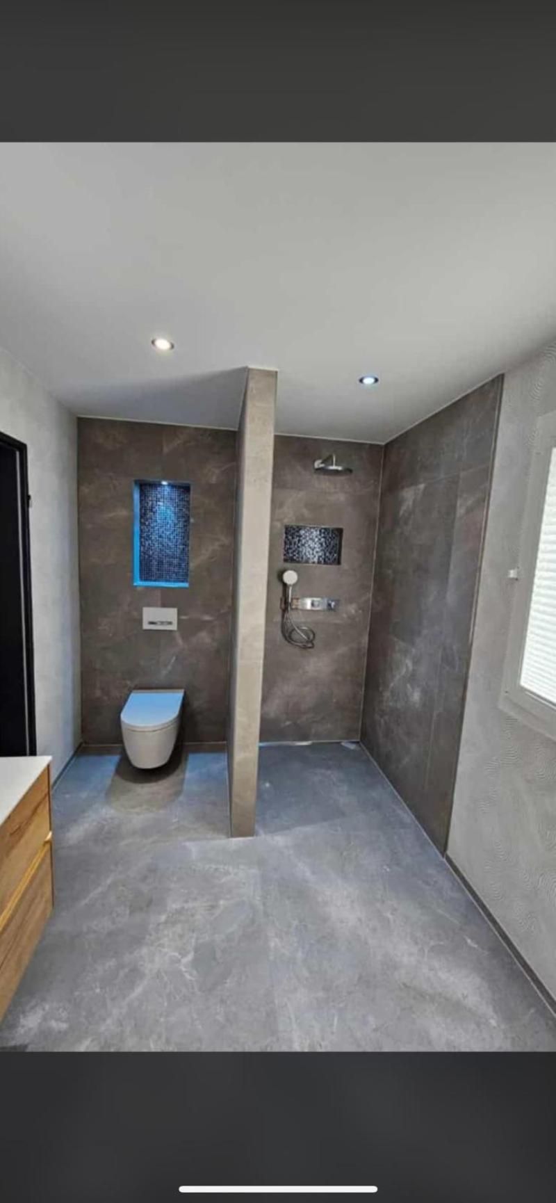 Badezimmer, das von der Kera One GmbH renoviert wurde