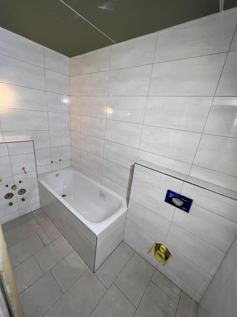 Badezimmer, das von der Kera One GmbH renoviert wurde