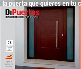 A picture of a door that says la puerta que quieres en tu c