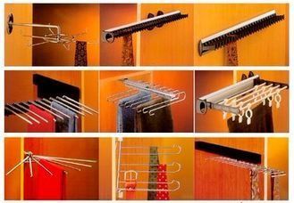 Un collage de imágenes de diferentes tipos de percheros para corbatas.