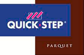 El logotipo de parquet quick step es azul y marrón.