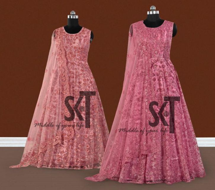 traditionelles indisches Kleid im SKT Nathan Shop