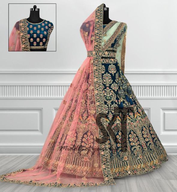 traditionelles indisches Kleid im SKT Nathan Shop