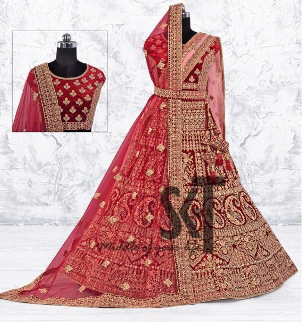 traditionelles indisches Kleid im SKT Nathan Shop