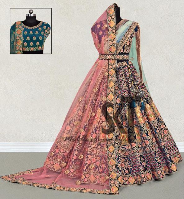 traditionelles indisches Kleid im SKT Nathan Shop