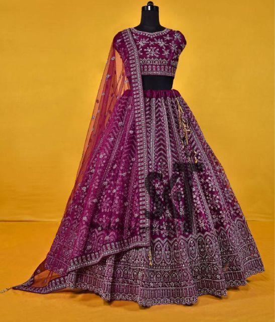 traditionelles indisches Kleid im SKT Nathan Shop