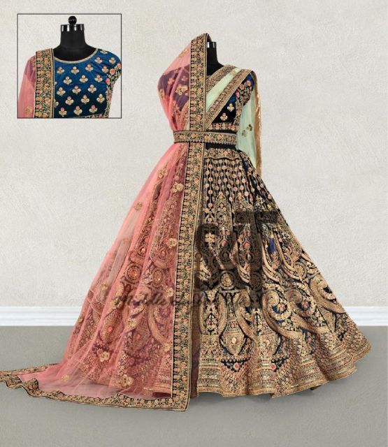 traditionelles indisches Kleid im SKT Nathan Shop