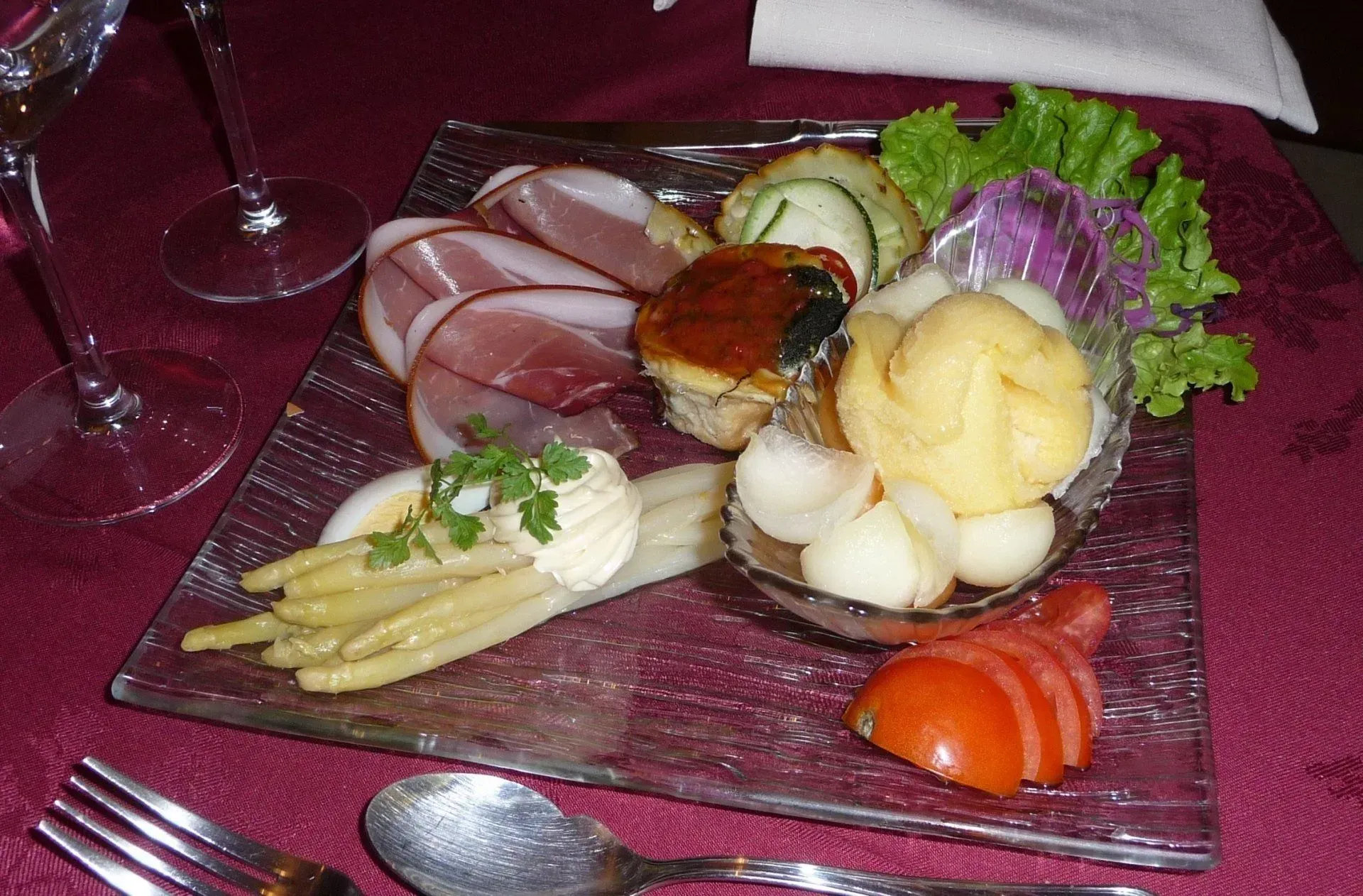 Asperges et farandole de melon