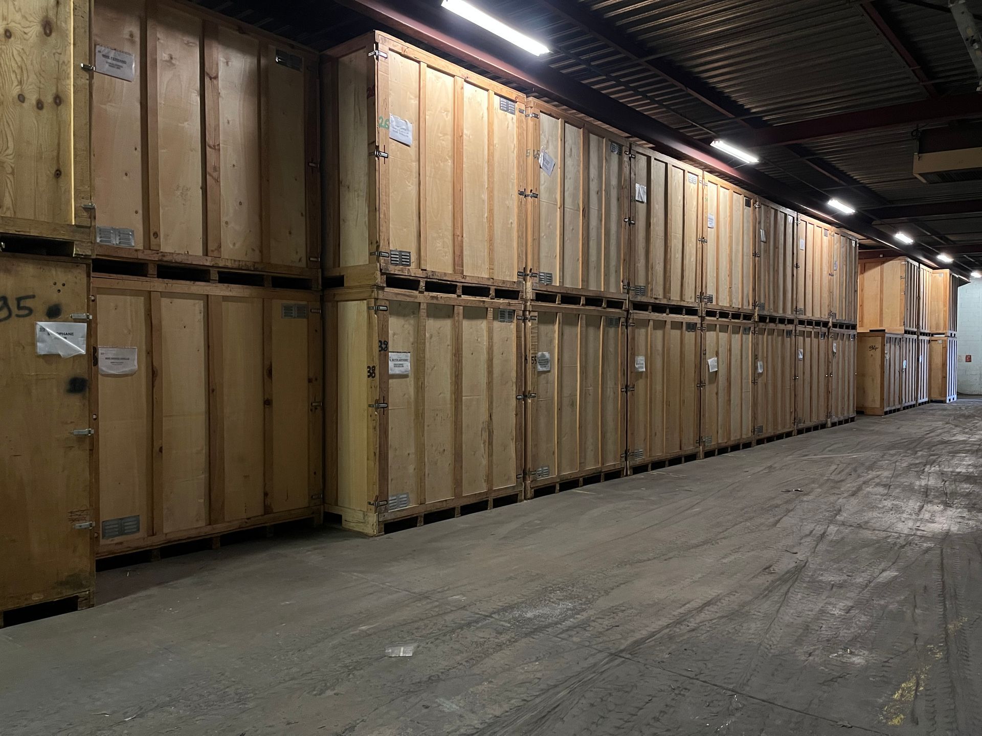 Photo de box servant de garde-meubles