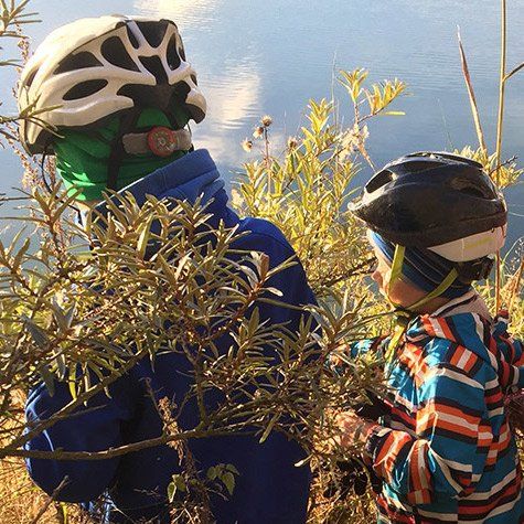 Lapset pyöräretkellä