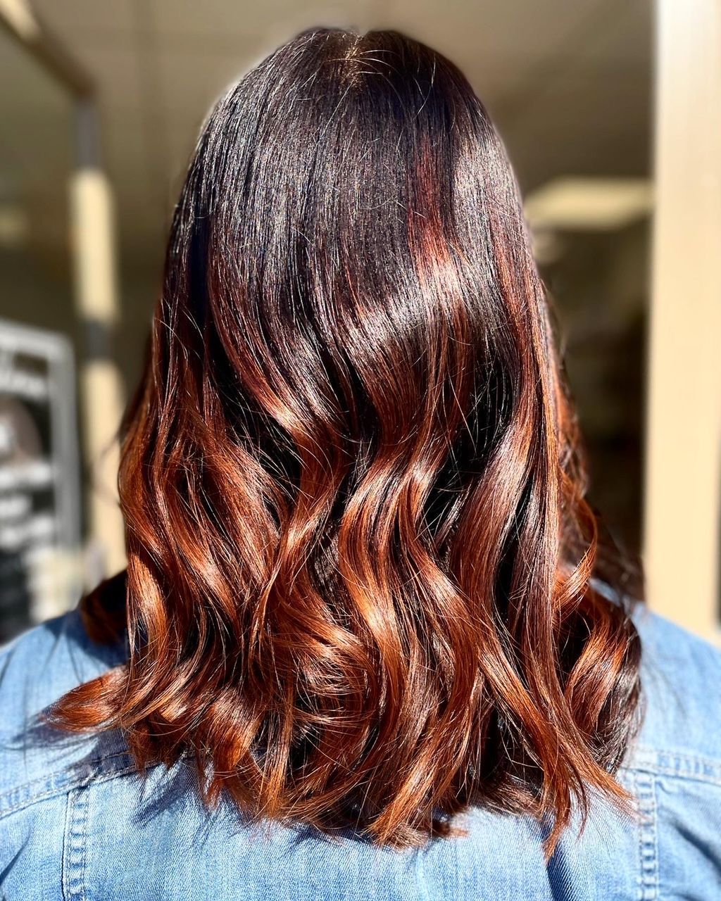 Balayage sur cheveux longs, mèches qui tirent sur le roux