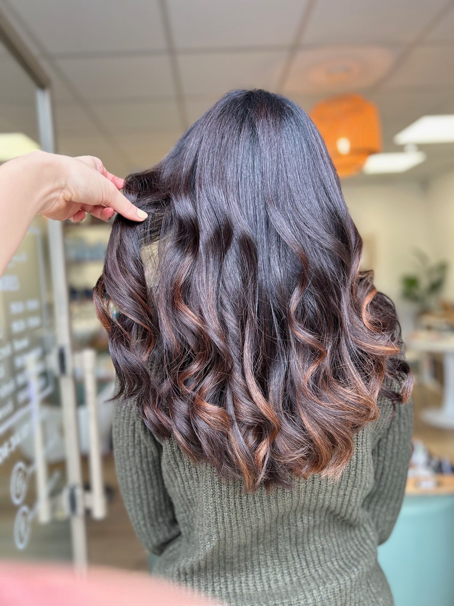 Coloration, mèches brunes sur cheveux longs