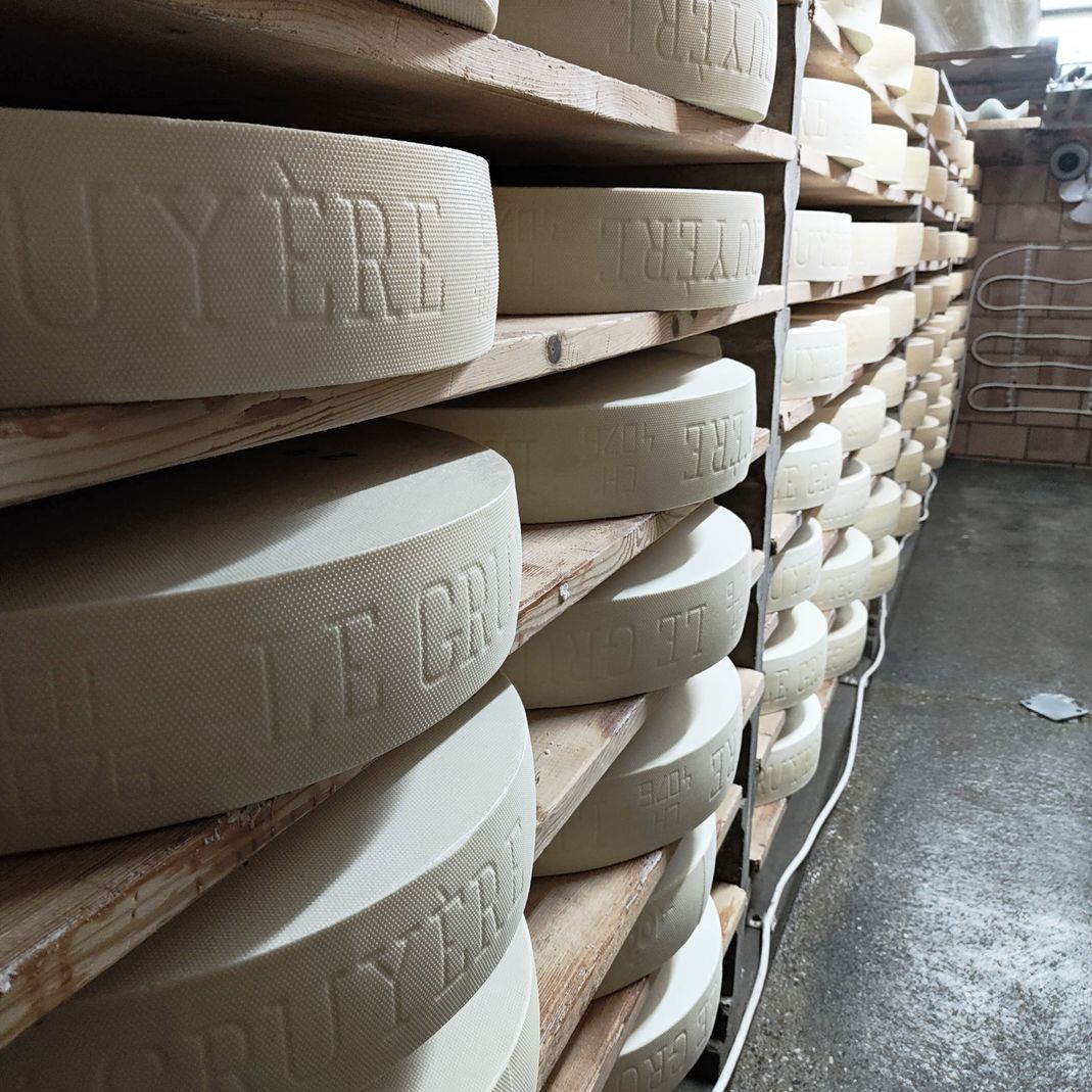 Fromagerie Vaucher - gruyère AOP et vacherin fribourgeois AOP – préparation pour fondue