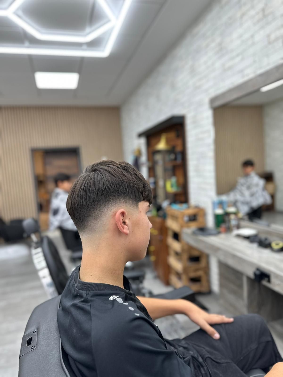 Herrenhaarschnitt faded kleiner Junge