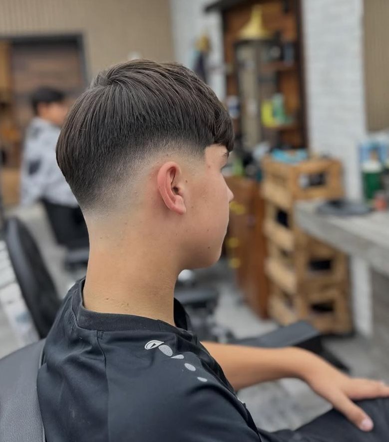 Herrenhaarschnitt faded kleiner Junge