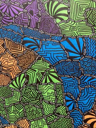 Œuvre d'art abstraite à motifs avec des formes géométriques bleues, vertes, violettes et oranges qui se chevauchent