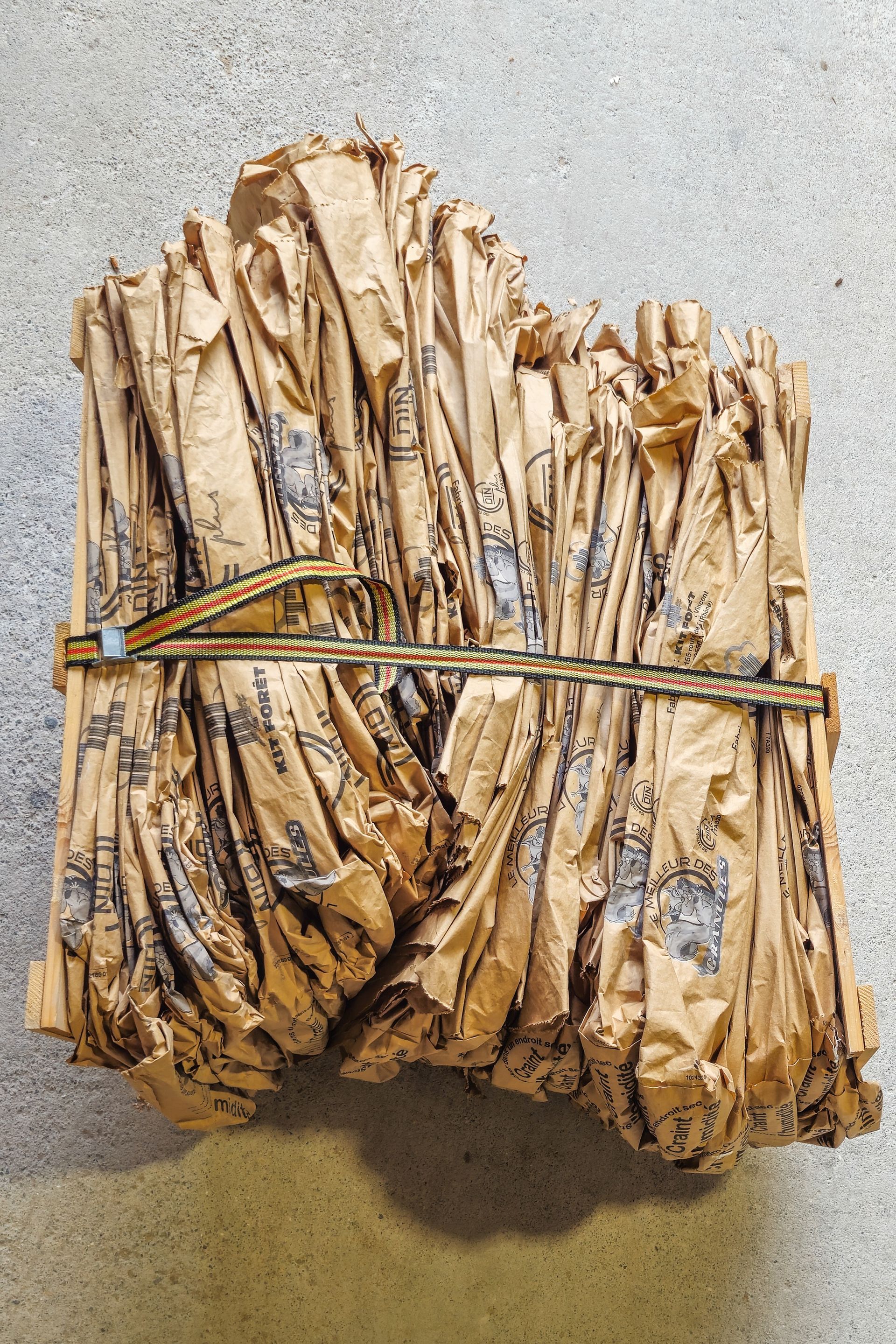 Des sacs froissés entre eux