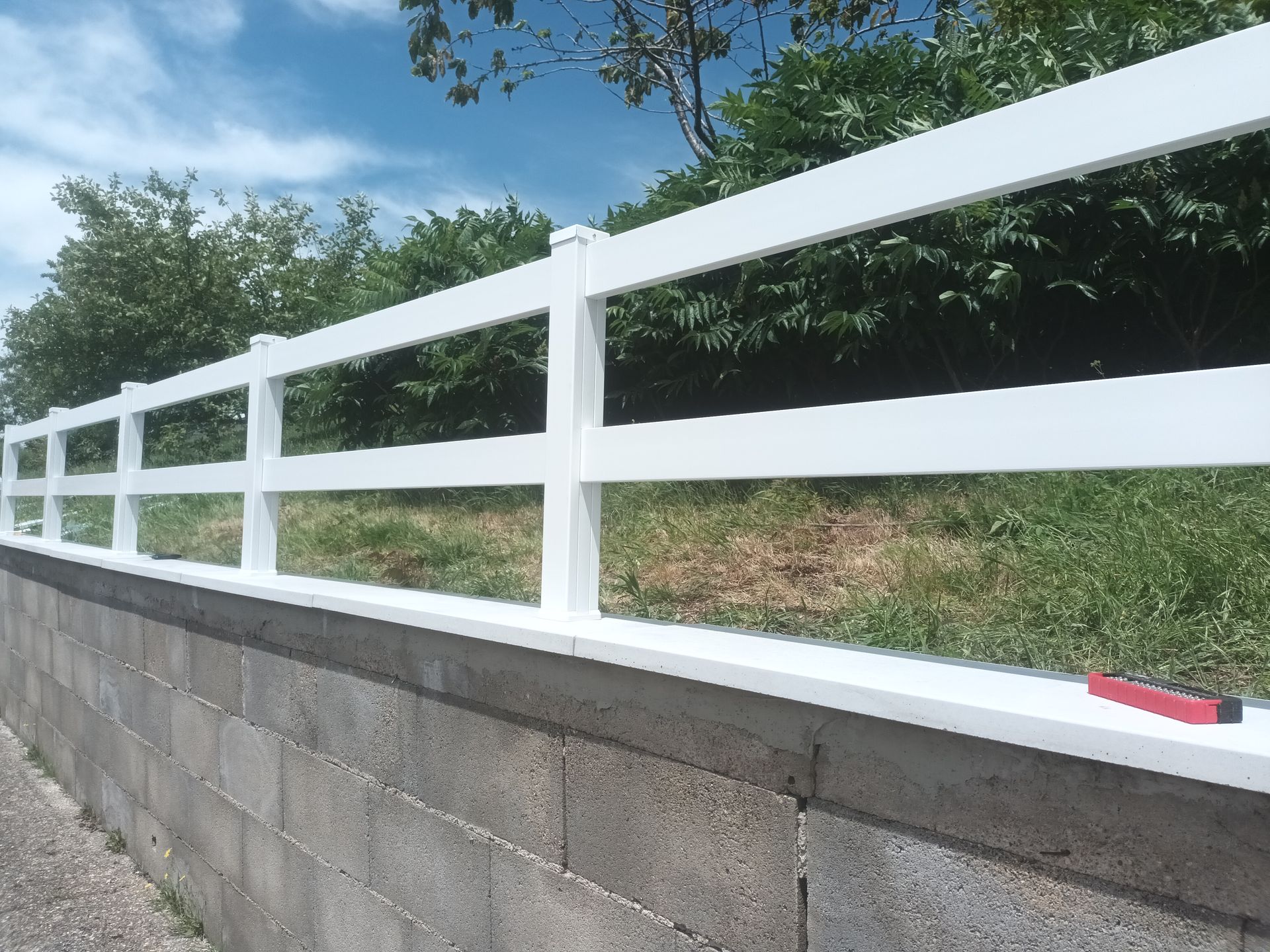 Déléage Frères en Haute-Loire - Pose d'une clôture