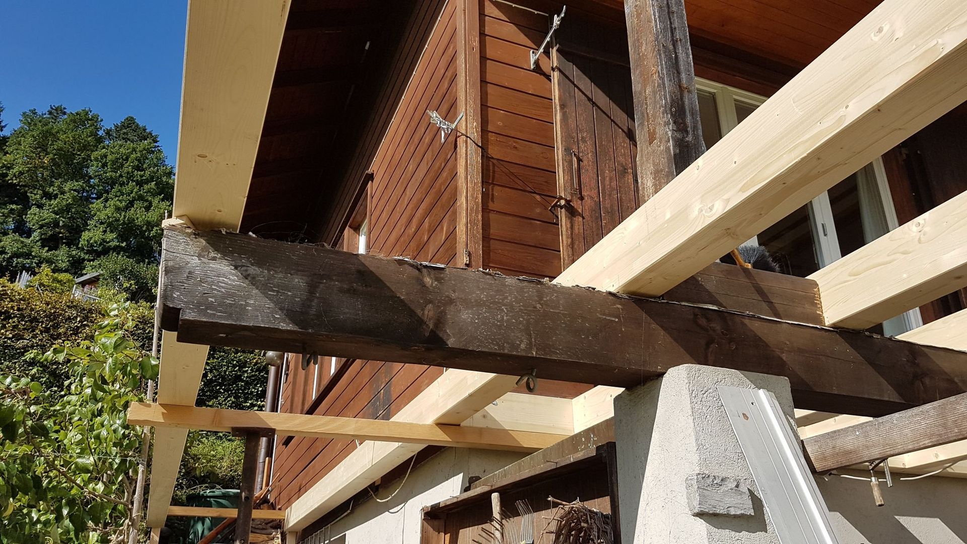 Holzbau Umbau Dach - B. Schneiter GmbH - Goldiwil (Thun)