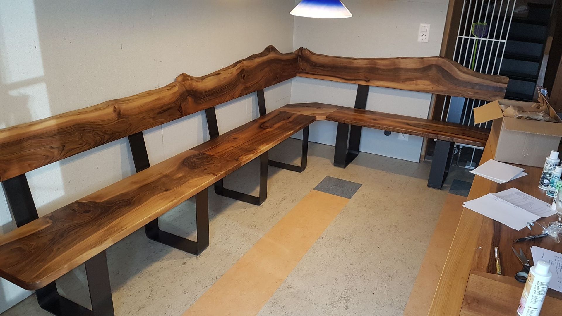 Tisch/Schrank - B. Schneiter GmbH - Goldiwil (Thun)