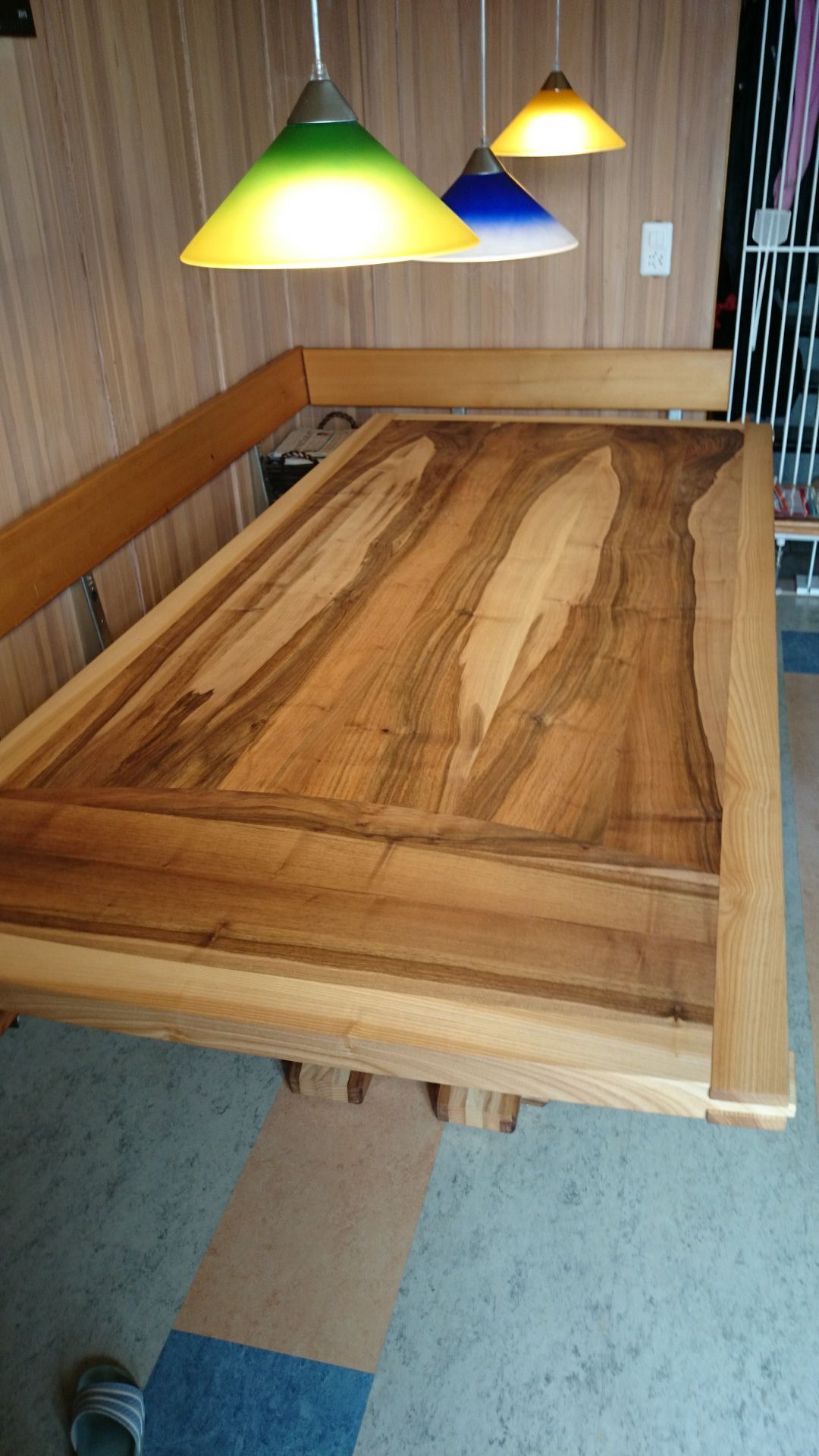 Tisch/Schrank - B. Schneiter GmbH - Goldiwil (Thun)