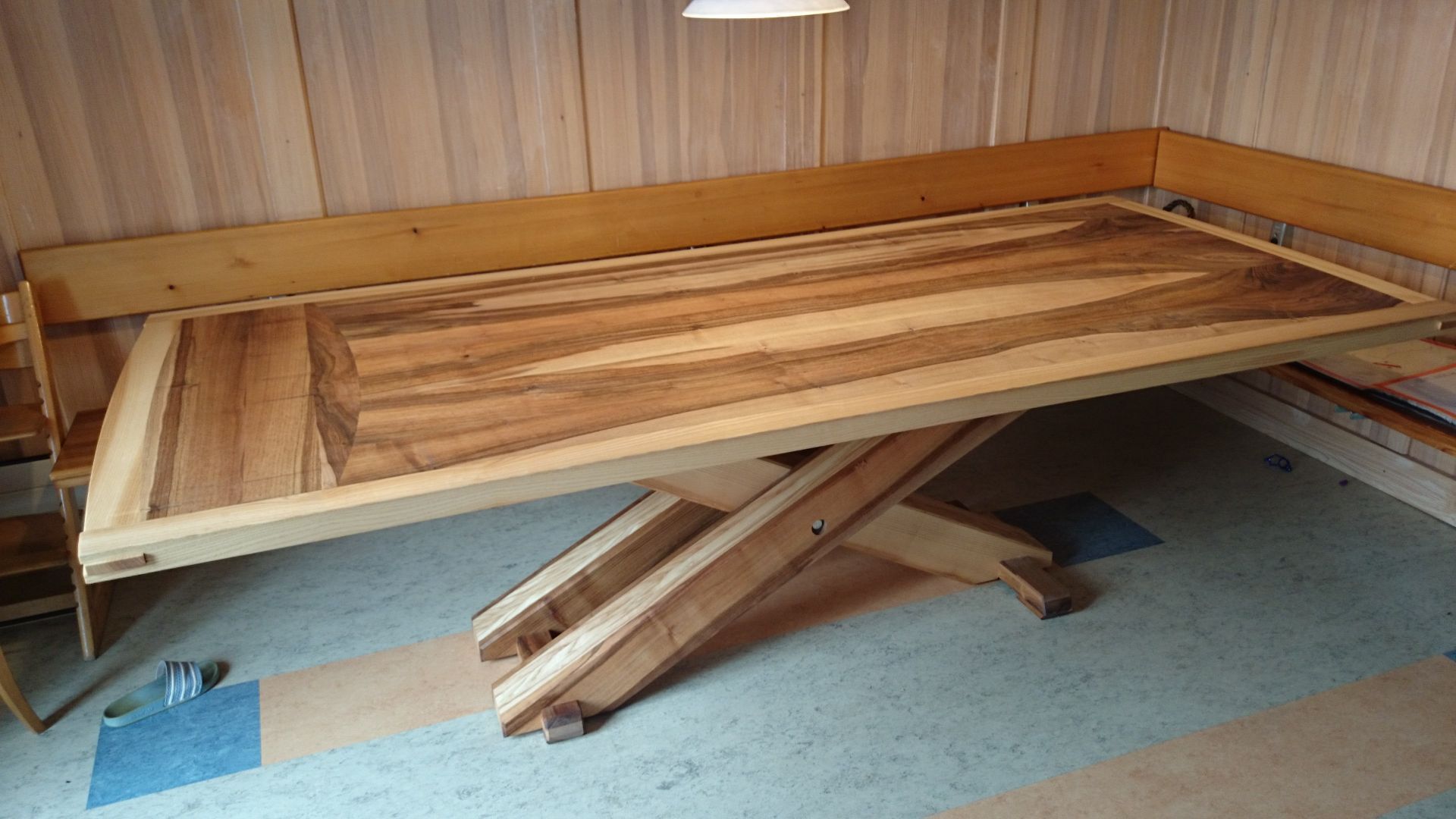 Tisch/Schrank - B. Schneiter GmbH - Goldiwil (Thun)