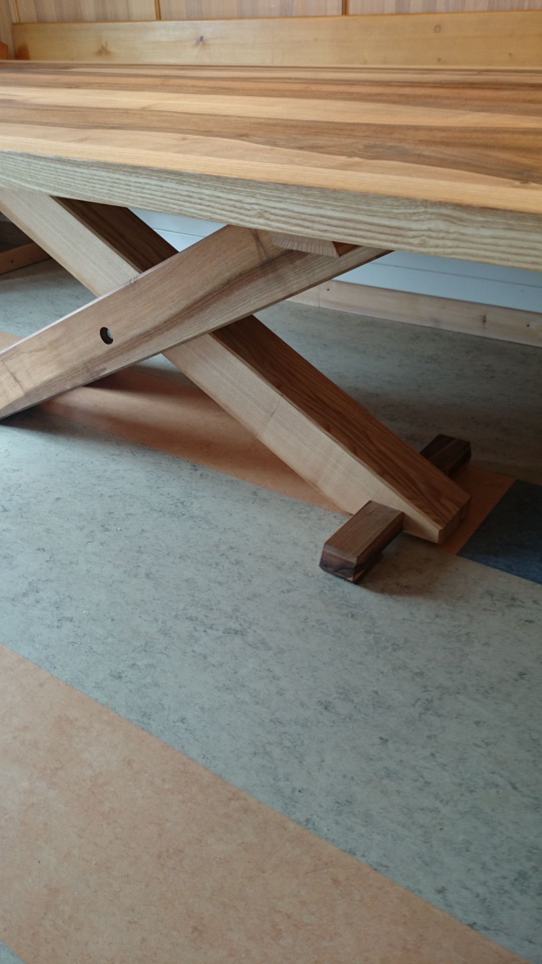 Tisch/Schrank - B. Schneiter GmbH - Goldiwil (Thun)