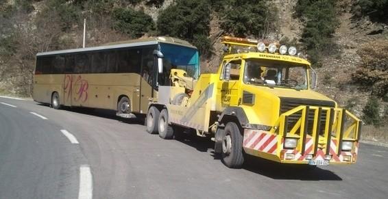 Remorquage bus à Estavar 