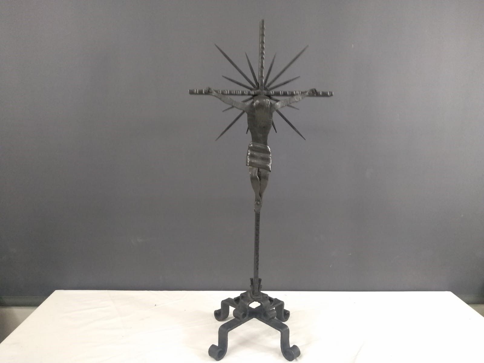 Una imagen hecha de metal