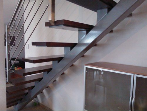 jM Serrurerie réalisations- Tube central porteur et marches en bois 40mm