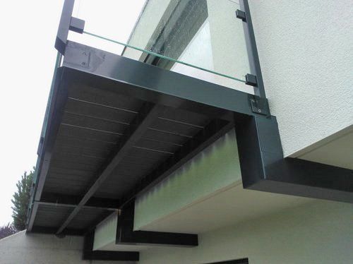 JM Serrurerie réalisations- Rajout de petit balcon sur façade, habillage de poutrelles en tôles