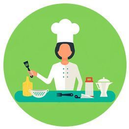 Un chef está sentado en una mesa sosteniendo una espátula.