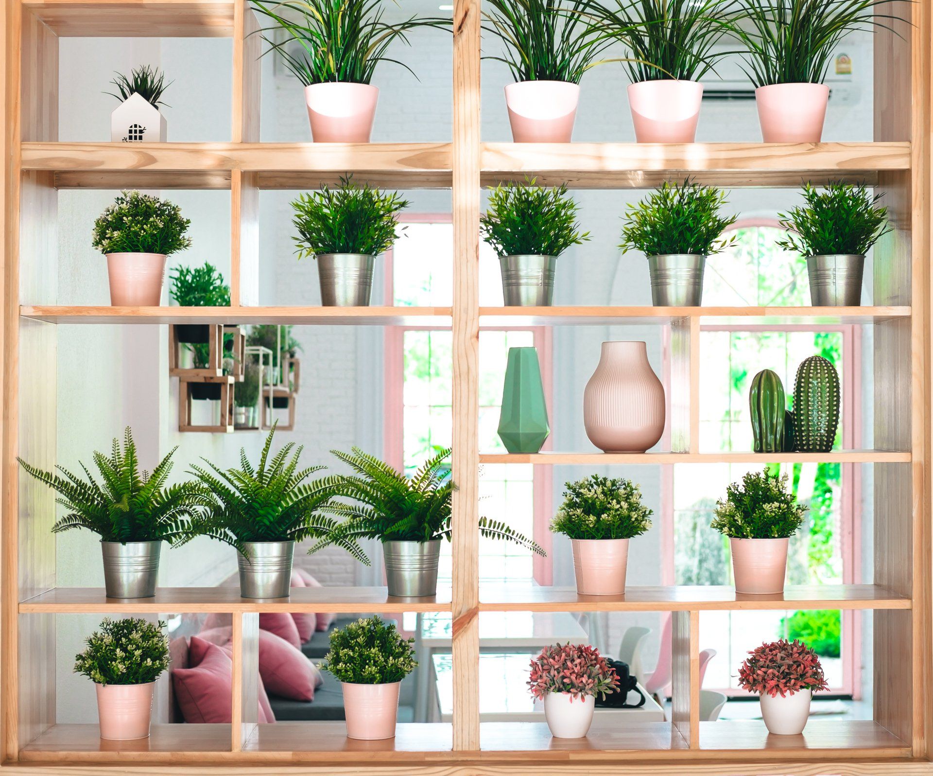 Pots sur armoire
