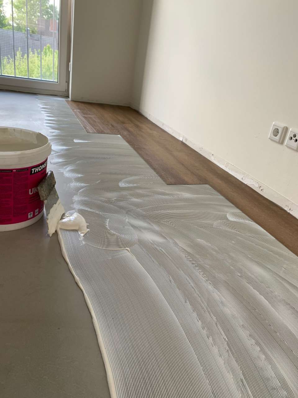 Holzfußboden wird verlegt