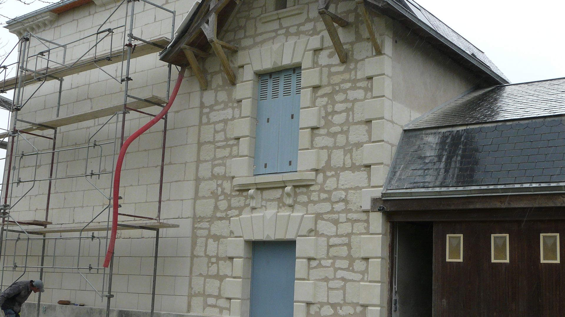 Façade de maison après un ravalement en tuffeau