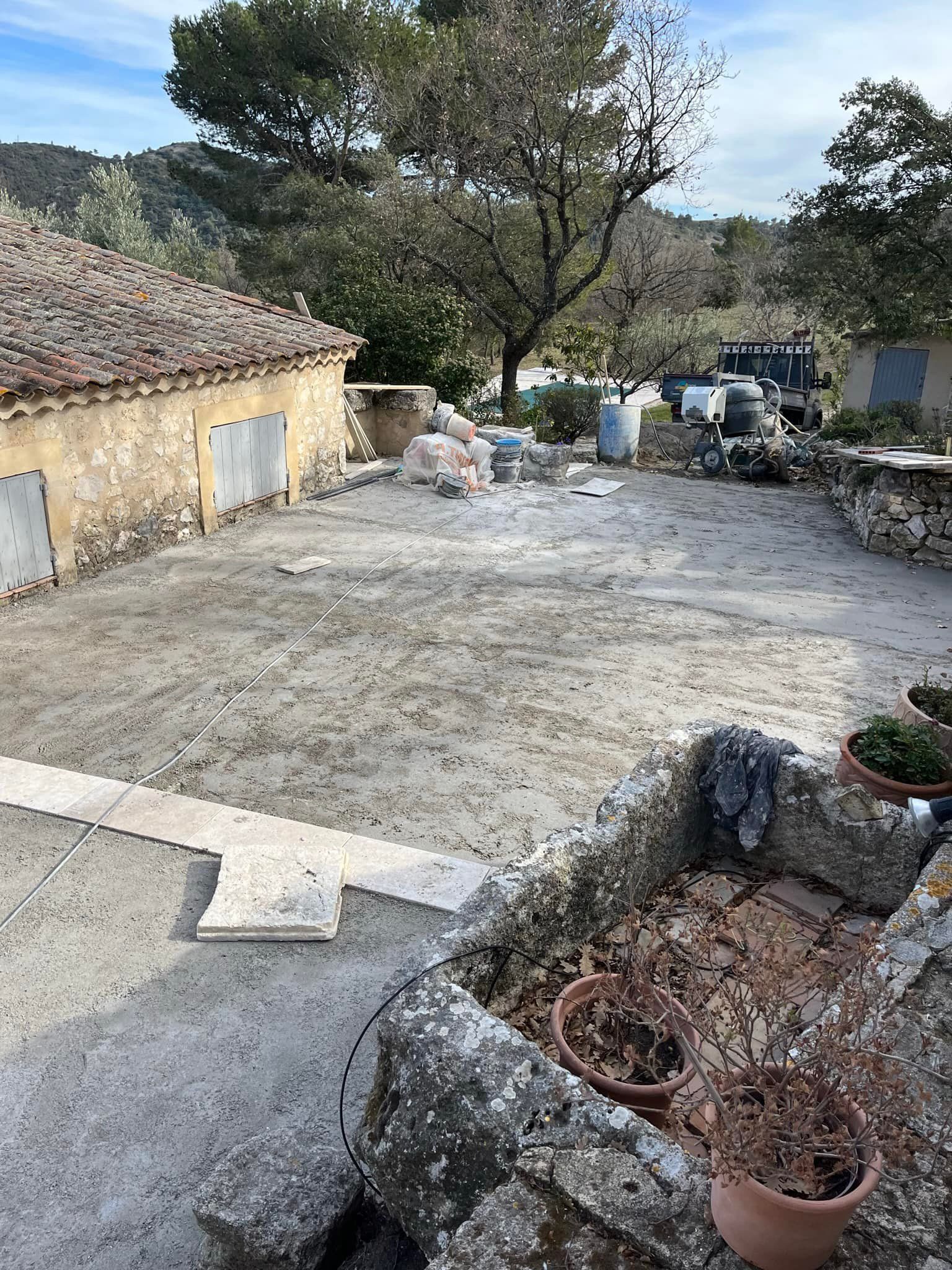 Aménagement d'une cour extérieure