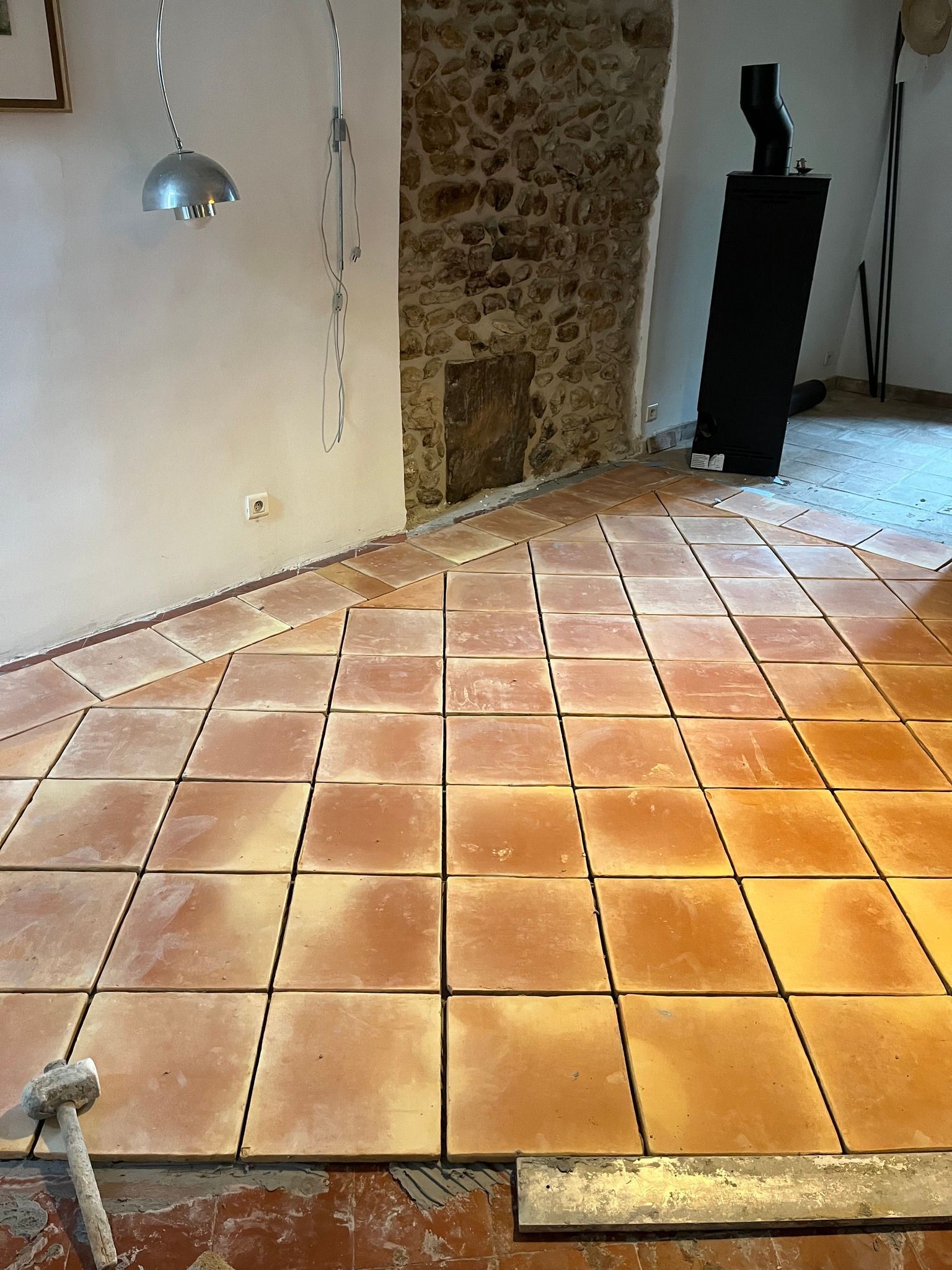 Pose de revêtement de sol en carrelage