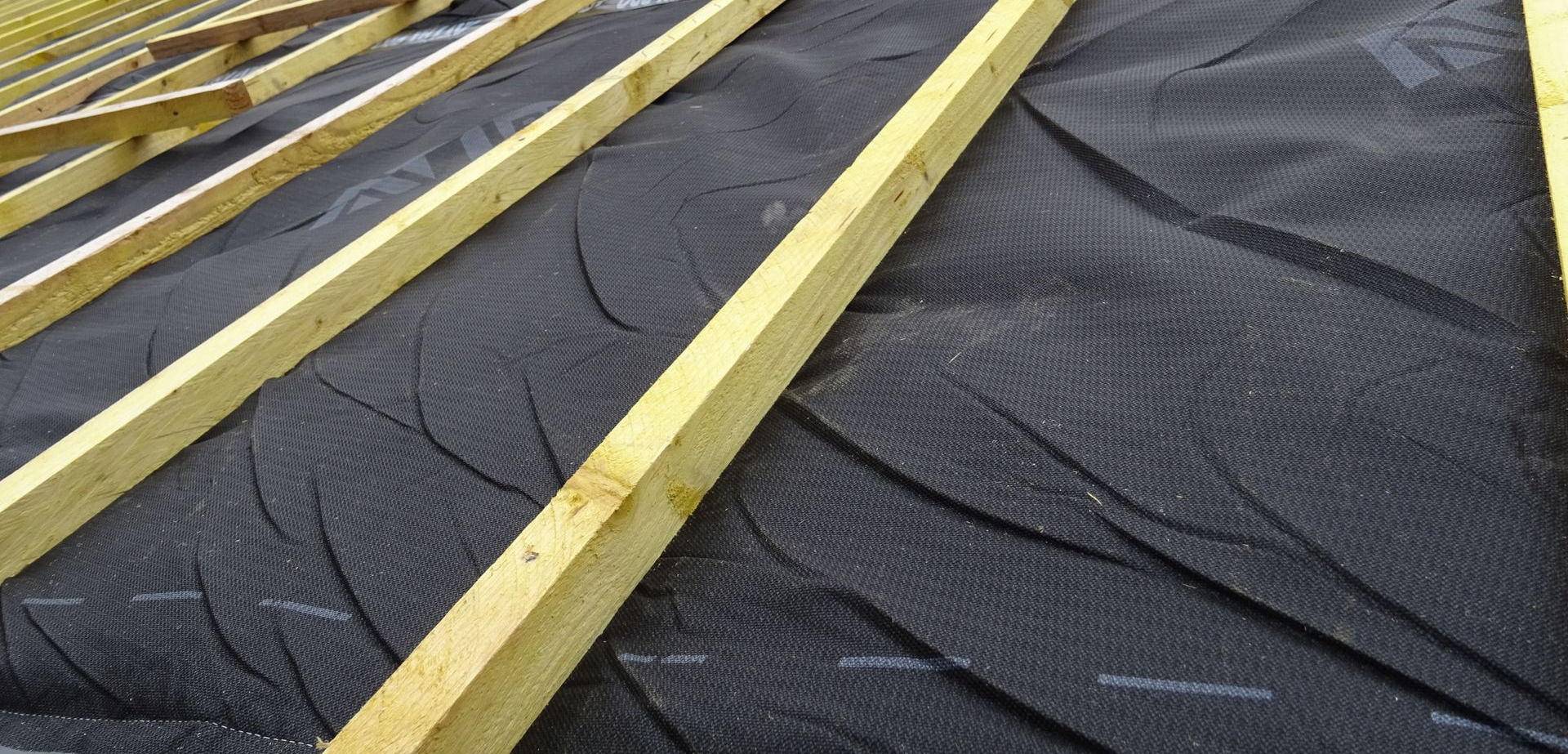 Isolant de toit noir