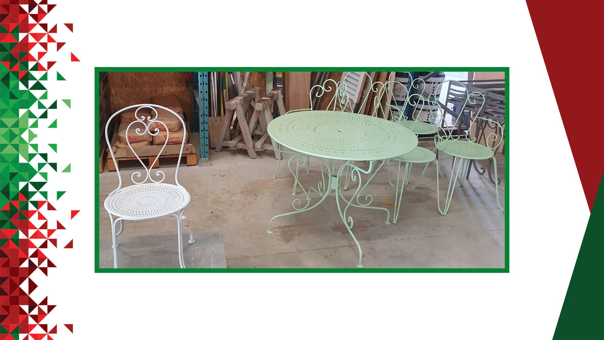 Table et chaises en fer forgé peintes, encadrées d'une bordure verte et de motifs graphiques rouges et verts sur les côtés.