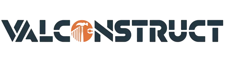 Logotipo con la palabra "VALCONSTRUCT". La "O" de "CON" tiene un icono circular naranja de un martillo y un edificio.