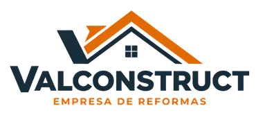 Logotipo con la palabra "VALCONSTRUCT". La "O" de "CON" tiene un icono circular naranja de un martillo y un edificio.