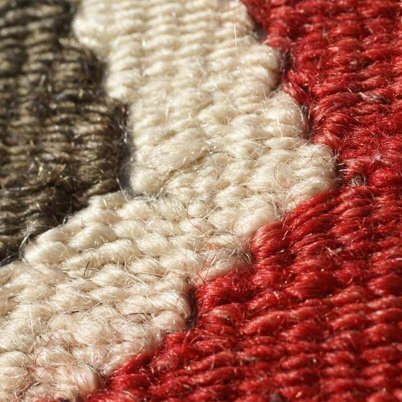 Mailles de tapis rénovées marron, beige et rouge