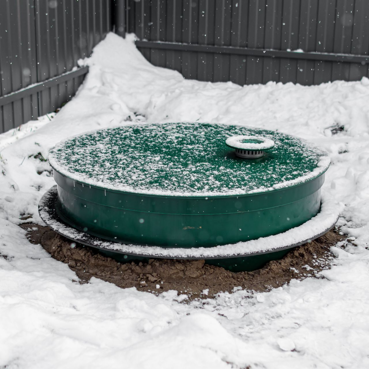 Regard de microstation sous la neige