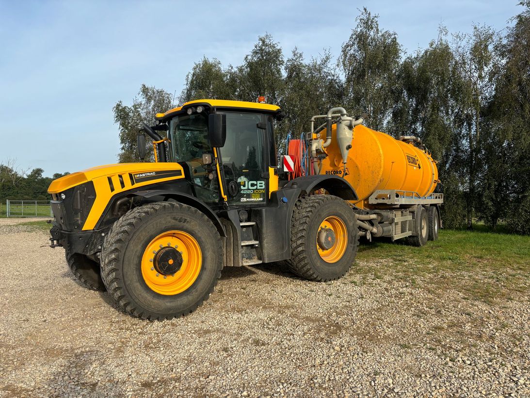 Tracteur et cuve de l'entreprise